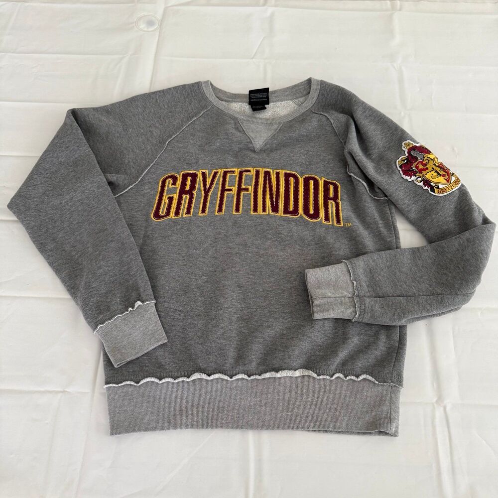 Universal Studio Wizarding World Harry Potter Women's XS Gryffindor Sweatshirt